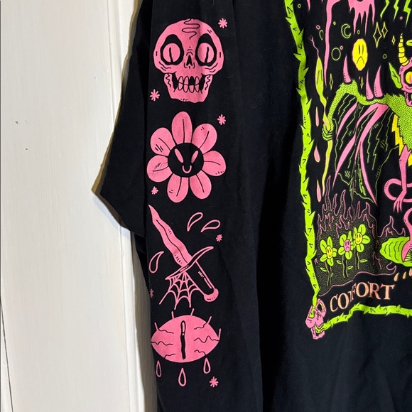 Spencer's Wizard of Barge Black Graphic Tee - Picture 3 of 5